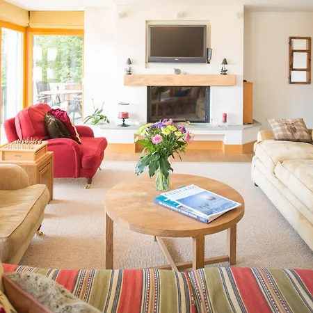 Edelweiss Bellavita Apartment *